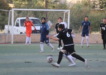 Tîmên Jinên Ciwan ên Reqqa û Efrîn di Maçeke Dostane de Hatin Cem Hev