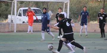 Tîmên Jinên Ciwan ên Reqqa û Efrîn di Maçeke Dostane de Hatin Cem Hev