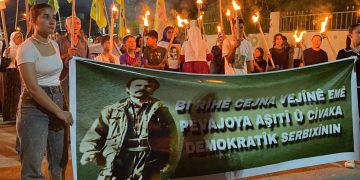 Li Mexmûrê, ciwanan ji bo salvegera 41’emîn a Pêngava 15’ê Tebaxê meşek meşaleyî li dar xistin