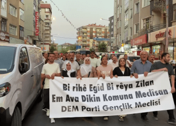 Li Stenbolê di pêşengtiya ciwanên Partiya DEM’ê de meşa 15’ê Tebaxê