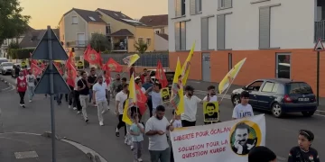 Ciwanên CKF’ê li Parîsê 15’ê Tebaxê Cejna Vejînê pîroz kirin