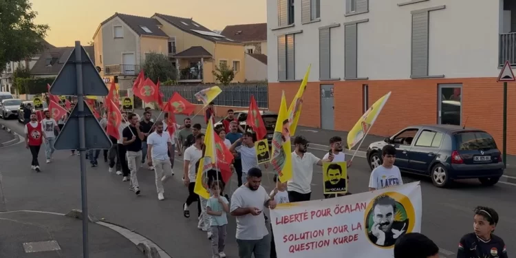 Ciwanên CKF’ê li Parîsê 15’ê Tebaxê Cejna Vejînê pîroz kirin