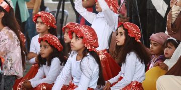 Zarokên Reqayê bi şahî û peyamên aştiyê xatir ji şeşemîn festîvala xwe dixwazin