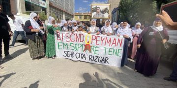 Li navçeya Şemrex a Mêrdînê, ji bo Şehîd Çiya Rizgar meşek girseyî hat lidarxistin.