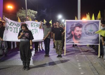 Ciwanên Tebqa û Efrîn meşiyan: “Azadiya Rêber Apo xeta me yê sor e”