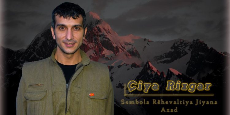 “EW ZAROKÊ ÇİYAYÊN SERHİLDÊR, FERMANDARÊ BERXWEDANA NİSÊBÎNÊ”