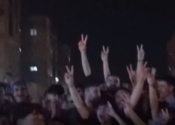 Koçberên Efrînî li Hesekê daketin kolanan