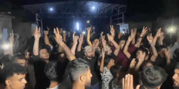 Bi pêşengiya ciwanan gelê Şêxmeqsûd û Eşrefiyê li dijî dorpêçê derketin kolanan