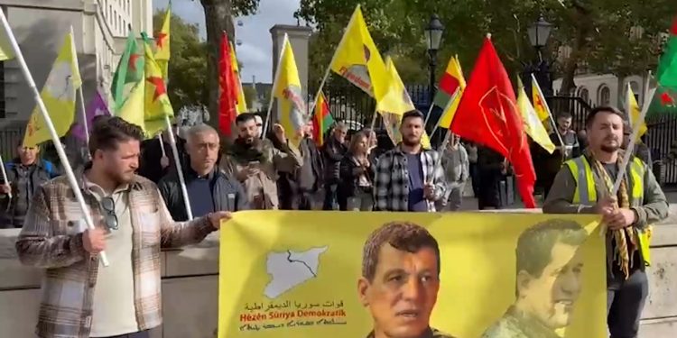 Li London bi pêşengtiya Ciwanên Şoreşger berxwedana Şêx Meqsûd û Eşrefiyê hat silav kirin