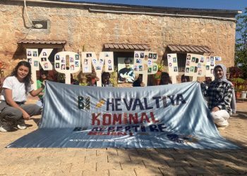 Yekitiya Jinên Ciwan kampanyaya ‘Kom Bibe’ da destpêkirin