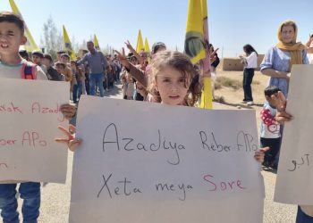 Zarokên Dirbêsiyê ji bo azadiya Rêber Apo meşiyan