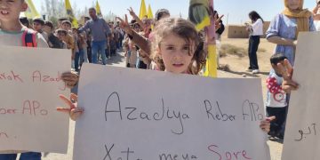 Zarokên Dirbêsiyê ji bo azadiya Rêber Apo meşiyan