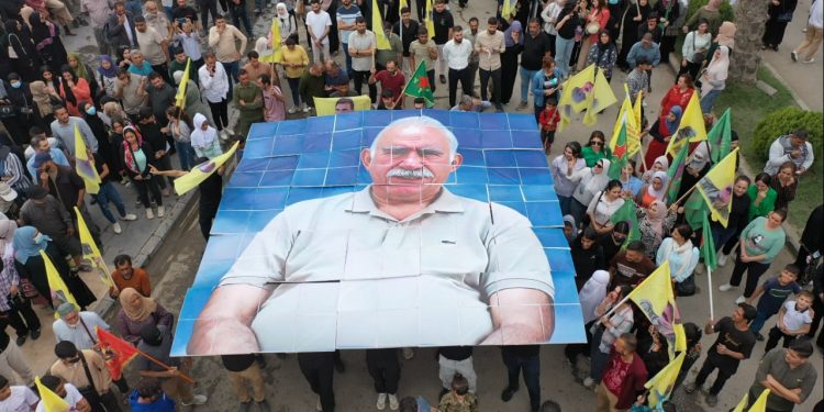 Bi hezaran li Reqa li dijî komployê 9’ê Cotmehê derketin qadan