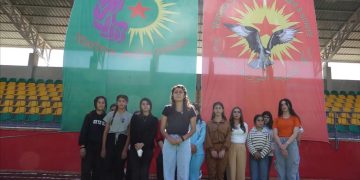 Yekitiya Jinên Ciwan bi daxuniyekê piştgirî da “Bi Hevgirtina Jinan , Em Ê Sûriyek Azad, Demokratîk ,Nenavendî Avabikin” 