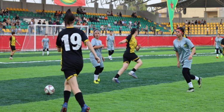 Stadyûma Şehîd Bawer bi maça Kobanê – Serdem ya jin hat vekirin