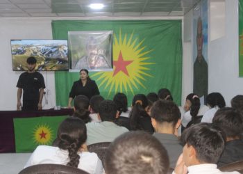 Li Kampa Mexmûrê ji bo sê pêşengên ciwanan bîranîn hate lidarxistin.