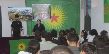 Li Kampa Mexmûrê ji bo sê pêşengên ciwanan bîranîn hate lidarxistin.