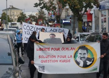 Bi pêşengiya Ciwanên Kurdistanîyen Fransa meşek hate lidarxistin