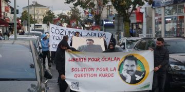 Bi pêşengiya Ciwanên Kurdistanîyen Fransa meşek hate lidarxistin