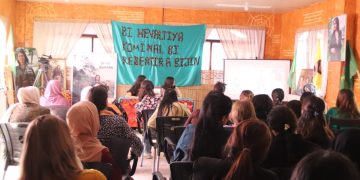 Jinên ciwan û endamên Kongra Star li Dirbesiyê li ser 5 Prensîbên Azadiya Jinan nîqaş kirin