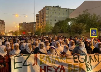 Meşa Azadiya Rêber APO bi coş û kelecaneke mezin berdewam dike