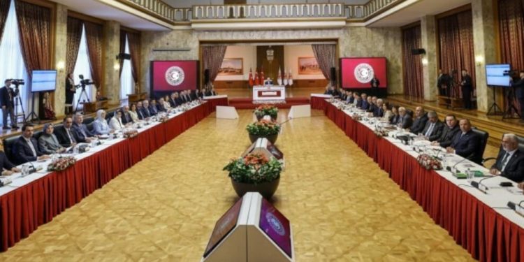 Wê şandeyek ji çar kesan pêk tê biçe Îmraliyê