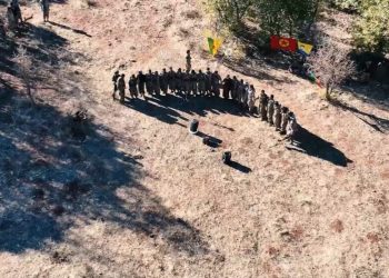 Gerîlayan Cejna Berxwedana Neteweyî pîroz kirin