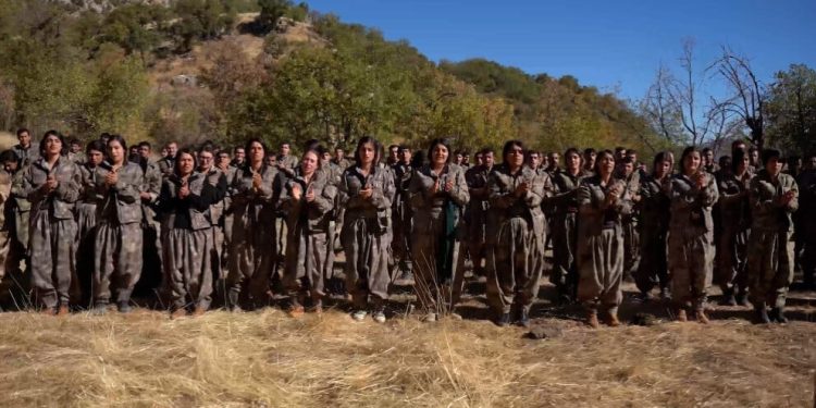 Gerîlayan Cejna Berxwedana Neteweyî pîroz kirin