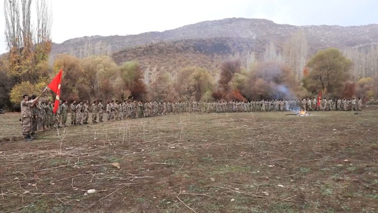 Gerîlayan Cejna Berxwedana Neteweyî pîroz kirin