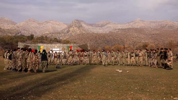 Gerîlayan Cejna Berxwedana Neteweyî pîroz kirin