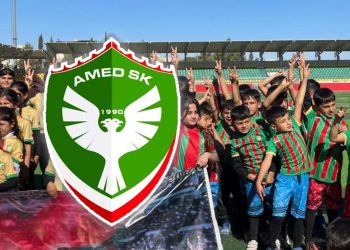 Spasîya Zarokên Kobanê ji bo diyariya forma Amedsporê