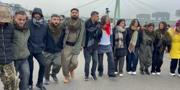 HAT NÛ KIRIN – Li Kolnê Mêşa dîrokî: Bi 100 hezar kes dibêjin “Be Serok Jiyan Nabe”!