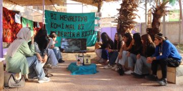 Jinên ciwan bi kampanyaya “Kom Bibe” rêxistinbûyina xwe xurt dikin