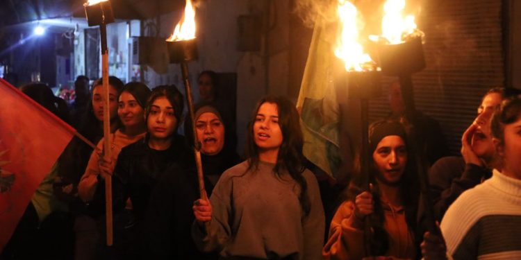 Ciwanan li Şêxmeqsûdê ji bo azadiya fîzîkî ya Rêber APO meşiyan