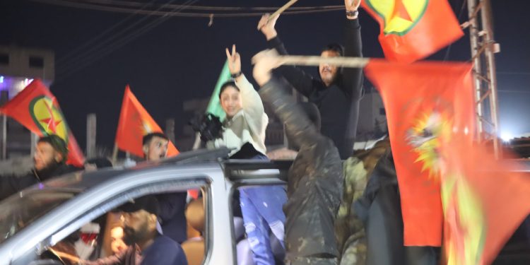 Gelê Qamişlo bi pêşengtiya Tevgera Ciwanên Şoreşger Roja Berxwedana Neteweyî pêşwazî kir