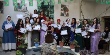 Li bajarê Helebê Yekîtiya Jinên Ciwan dewreyek perwerdeyê ya tenduristî bi dawî kir