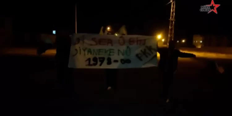 27’ê Mijdarê Roja Berxwedana Neteweyî ji aliyê Ciwanên Apoyî ve li Wan’ê hate pîrozkirin