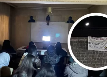 Xwendekarên Zanîngehê li Amed û Çewlikê Roja Berxwedana Neteweyî pîroz kirin