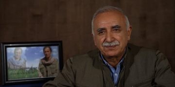 Karayilan: Dema Şehîd Berfîn Karekî Digirt Ser Xwe, Wê Her Tim Ew Kar Ser Dixist