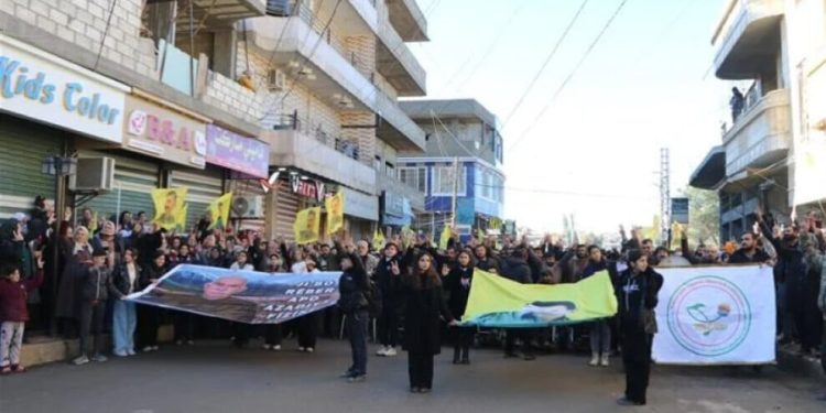 Bi Hezaran Kes Ji Bo Azadiya Rêber Apo Meşiyan