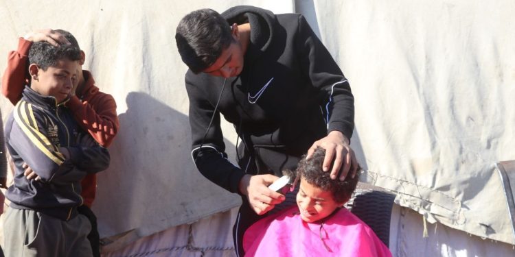 Nivîsgeha Çalakiyên Ciwanan ji bo Niştecihên Kampa El-Meqs li El-Kasratê Înîsiyatîfeke Porê Mêran Dest pê Dike