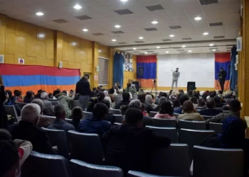 Li Dirbêsiyê şevbuhêrka têkildarî nasnameya Ermenî