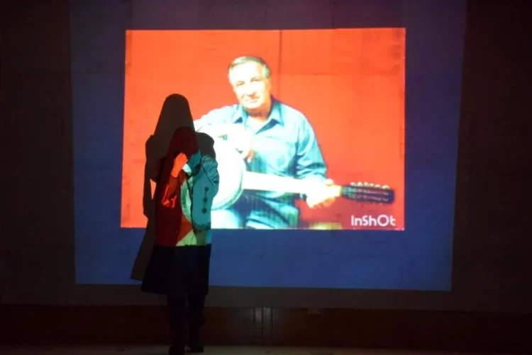 Li Dirbêsiyê şevbuhêrka têkildarî nasnameya Ermenî