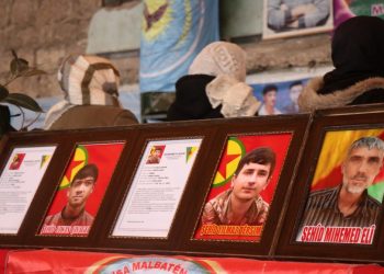 Gelê Helebê 2 gerîla bi bîr anîn, sersaxî da malbata şehîdan