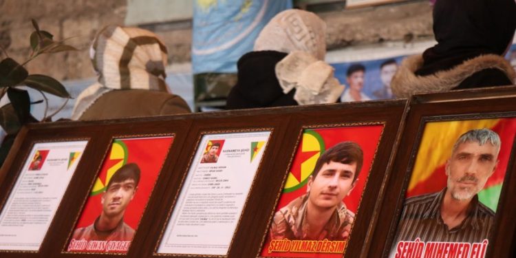 Gelê Helebê 2 gerîla bi bîr anîn, sersaxî da malbata şehîdan