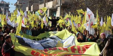 Şêniyên Firatê ji bo Azadiya Fîzîkî ya Rêber APO Meşiyan