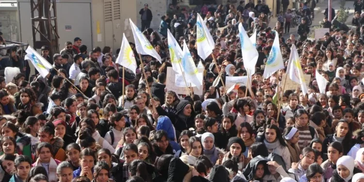 Bi Hezaran Xwendekar li Dijî Ambargoyê Meşiyan