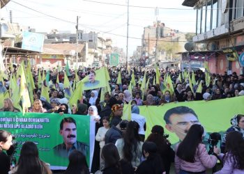 Li Qamişloyê meşa ji bo azadiya Rêber Apo dest pê kir