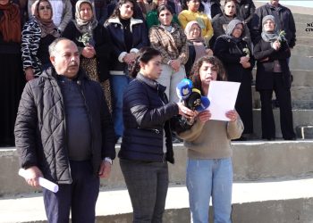 Koçberên ji Efrîn û Şehbayê daxwaza vegera ewle kir