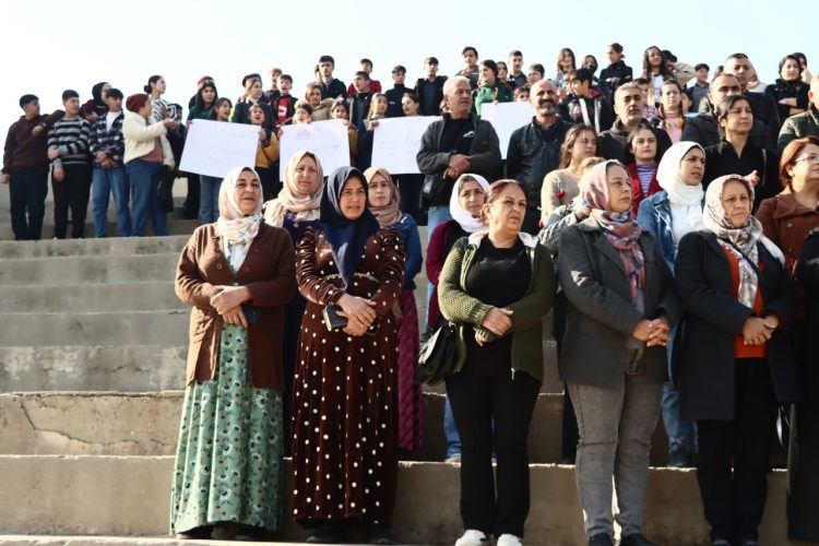 Koçberên ji Efrîn û Şehbayê daxwaza vegera ewle kir
